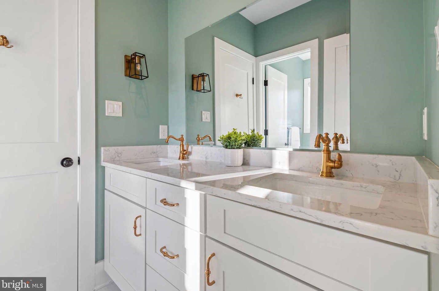 2812 Clos Renoir, Bethlehem PA  18015-9119 exterior