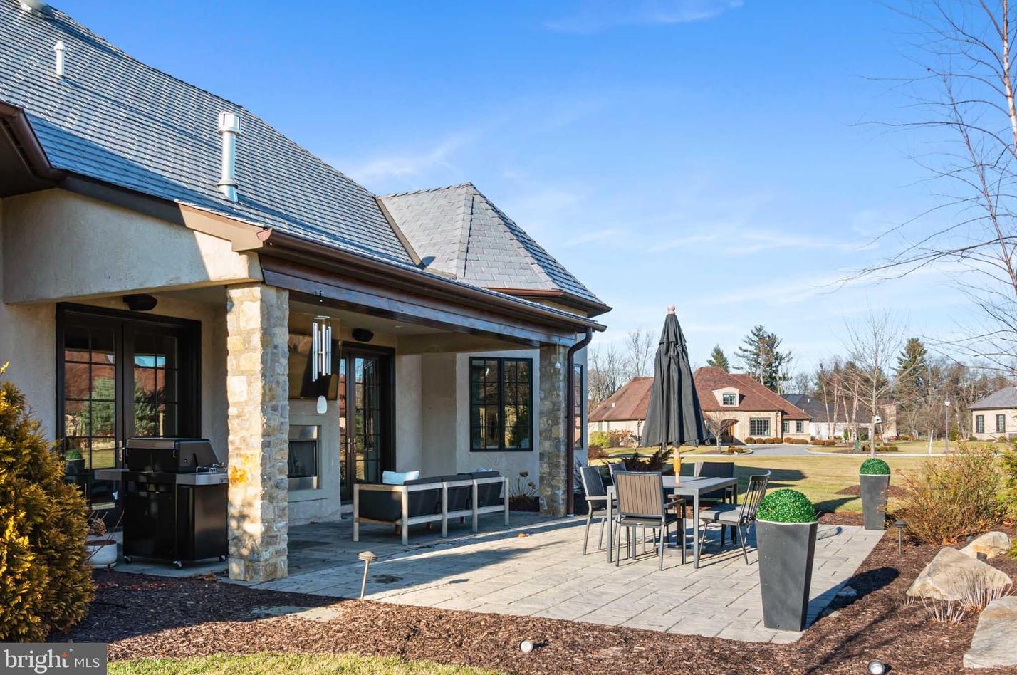 2812 Clos Renoir, Bethlehem PA  18015-9119 exterior