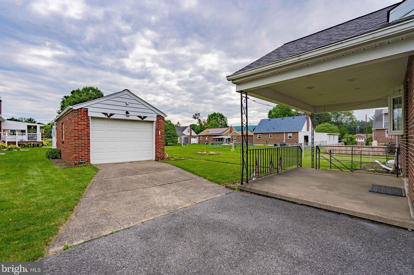 515 Franklin St, Emmaus PA 18049-2111 exterior