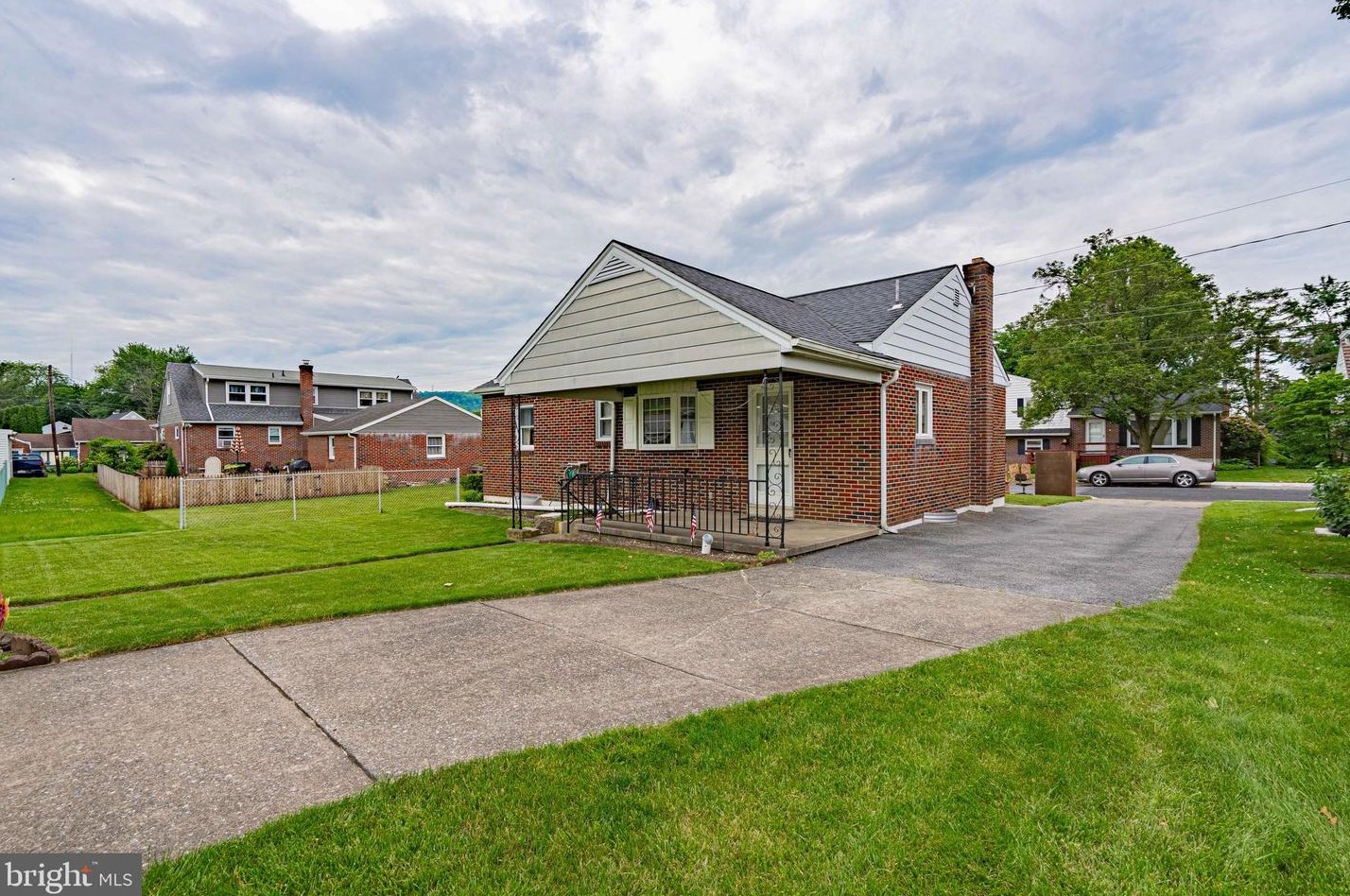 515 Franklin St, Emmaus PA 18049-2111 exterior