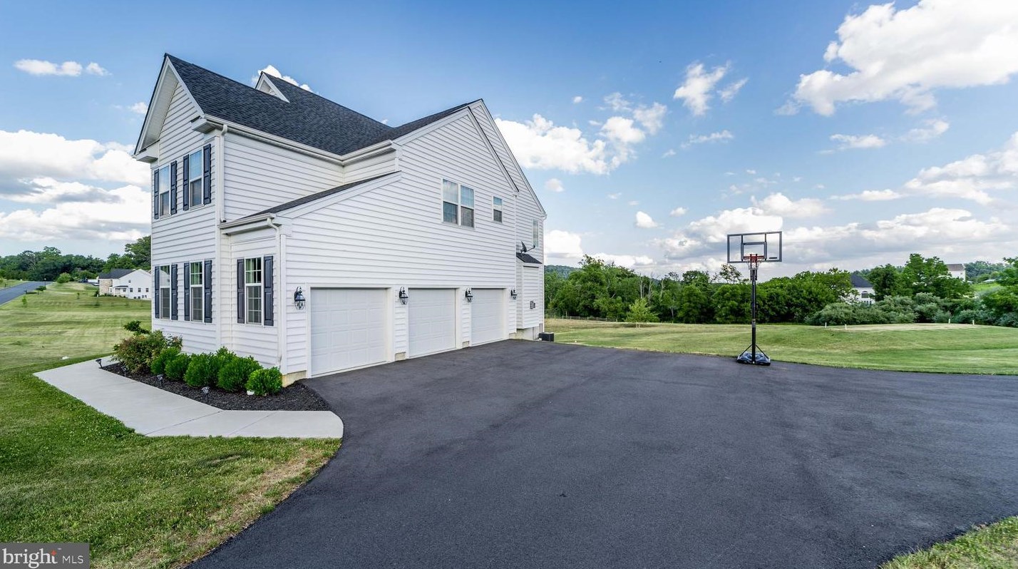 7300 Mount Vernon Dr, Zionsville, PA 18092