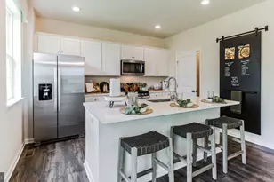 2041 Gregory Dr, Allentown, PA 18103 - Photo 9