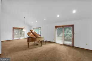 3908 Short Hill Dr, Allentown, PA 18104 - Photo 5