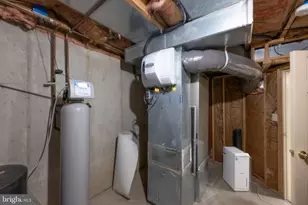 2570 Millbrook Dr, Emmaus, PA 18049 - Photo 31