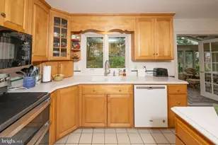 2570 Millbrook Dr, Emmaus, PA 18049 - Photo 17