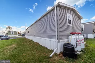 1041 Dogwood St, Laurys Station, PA 18059 - Photo 29