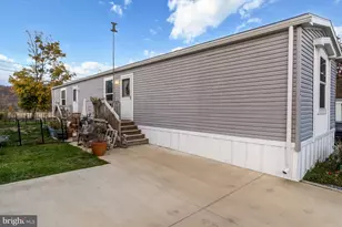 1041 Dogwood St, Laurys Station, PA 18059 - Photo 3