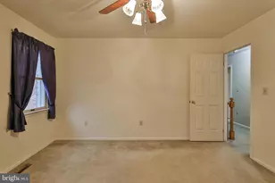 1110 Greenbriar Ln, Laurys Station, PA 18059 - Photo 17