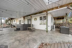 9040 Airfield Ct, Kempton, PA 19529 - Photo 7