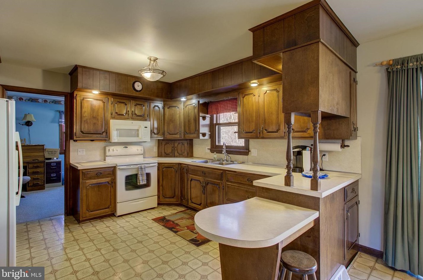 351 Cocalico Rd, Robesonia PA 19551-9224 exterior