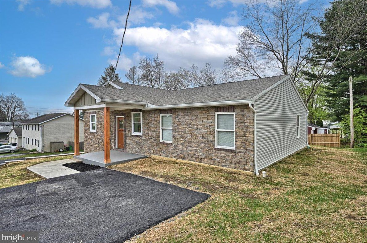 815 3rd Ave, Lebanon PA  17046-3008 exterior