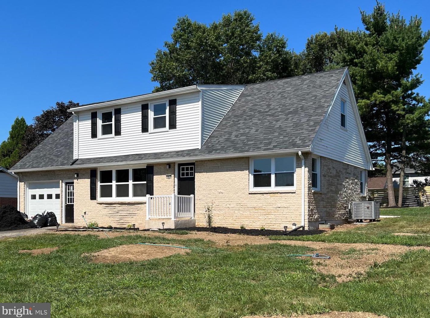 1827 Martin Dr, Lebanon PA  17046-1830 exterior