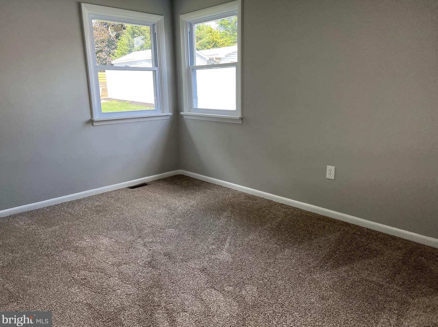 1827 Martin Dr, Lebanon PA  17046-1830 exterior