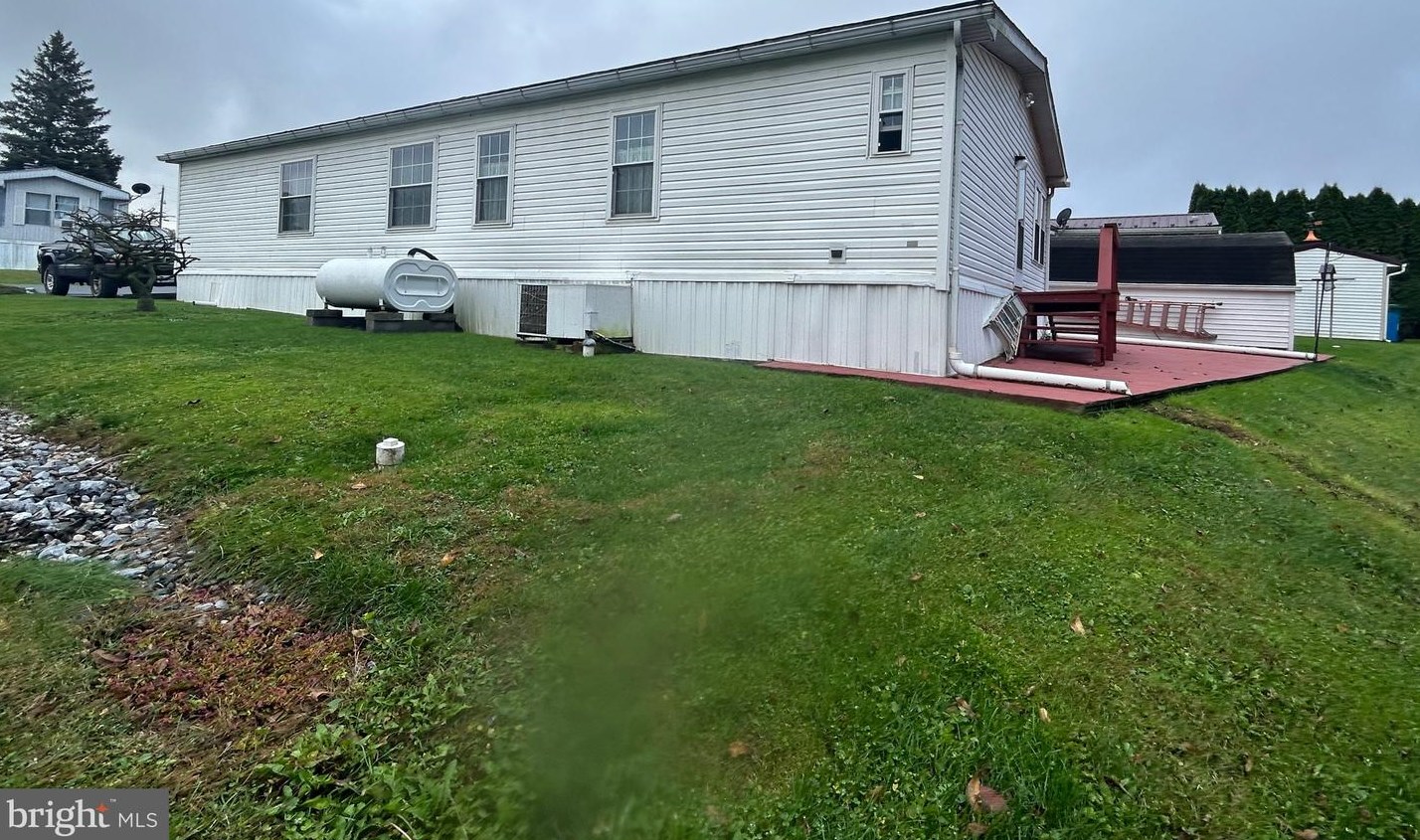 96 Green Acres Trailer Ct, Lebanon PA 17046-9213 exterior