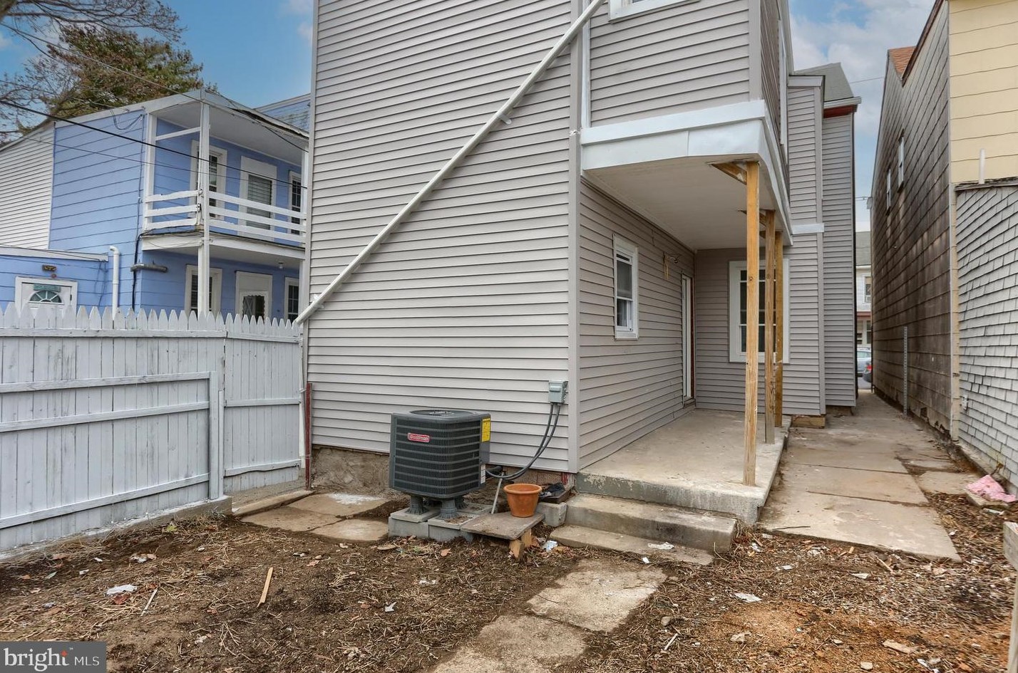 718 Guilford St, Lebanon PA  17046-3528 exterior