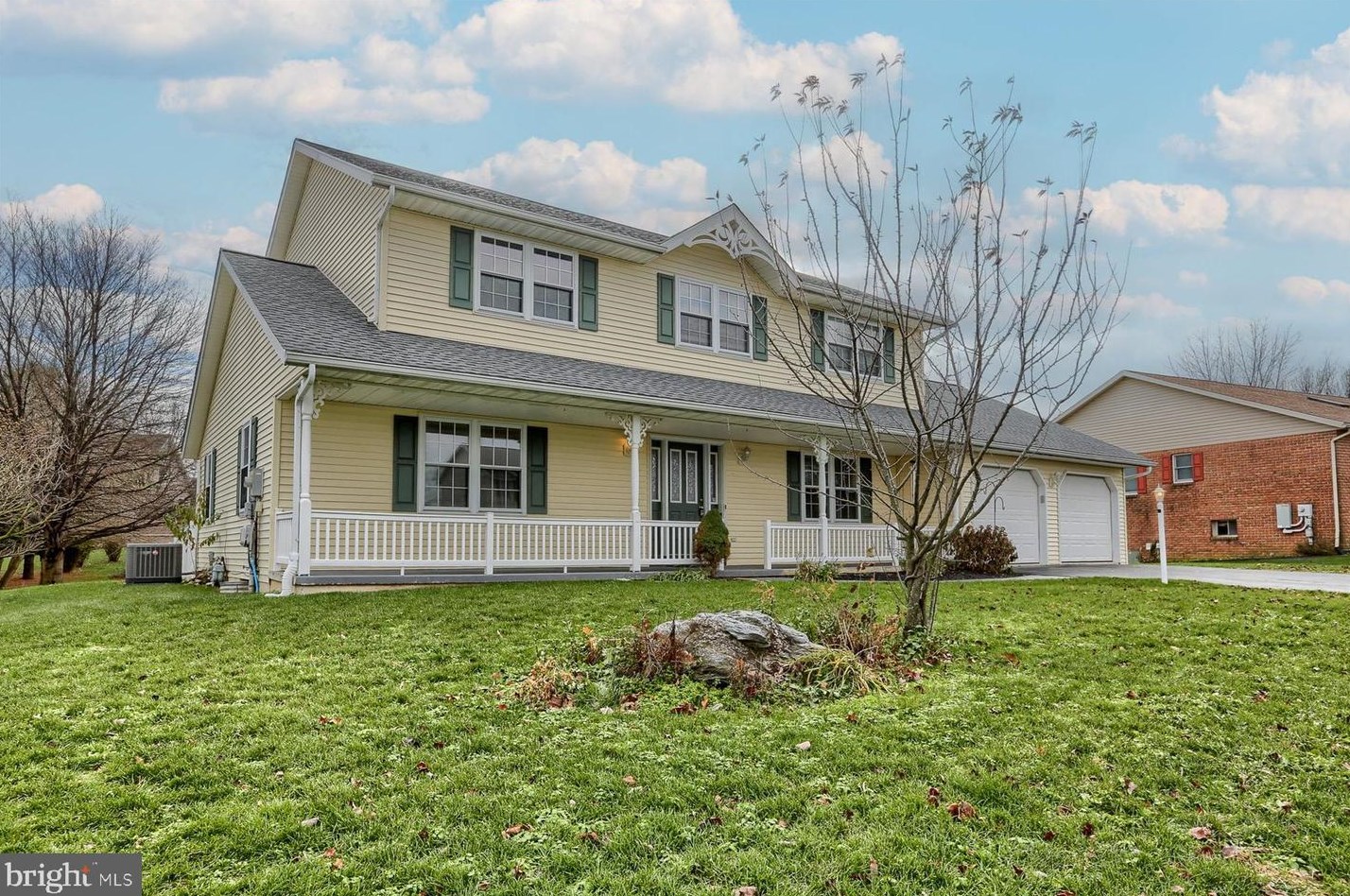 650 Richfield Dr, Lebanon PA  17042-8891 exterior