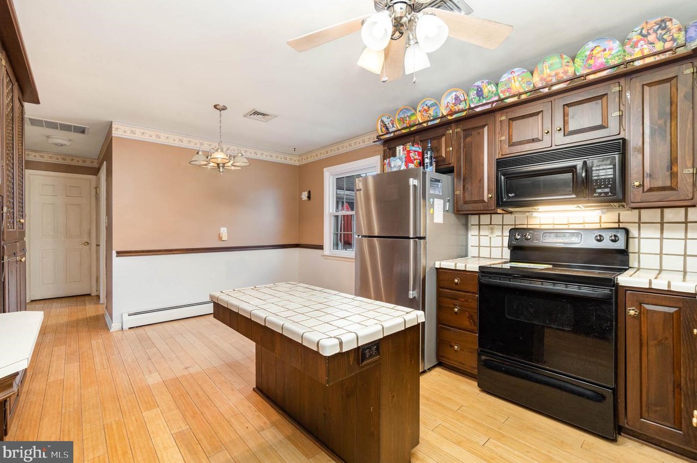 403 Wilshire Dr, Lebanon PA  17042-3157 exterior