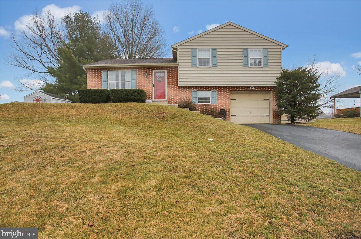 20 Brookfield Dr, Lebanon PA  17046-1800 exterior