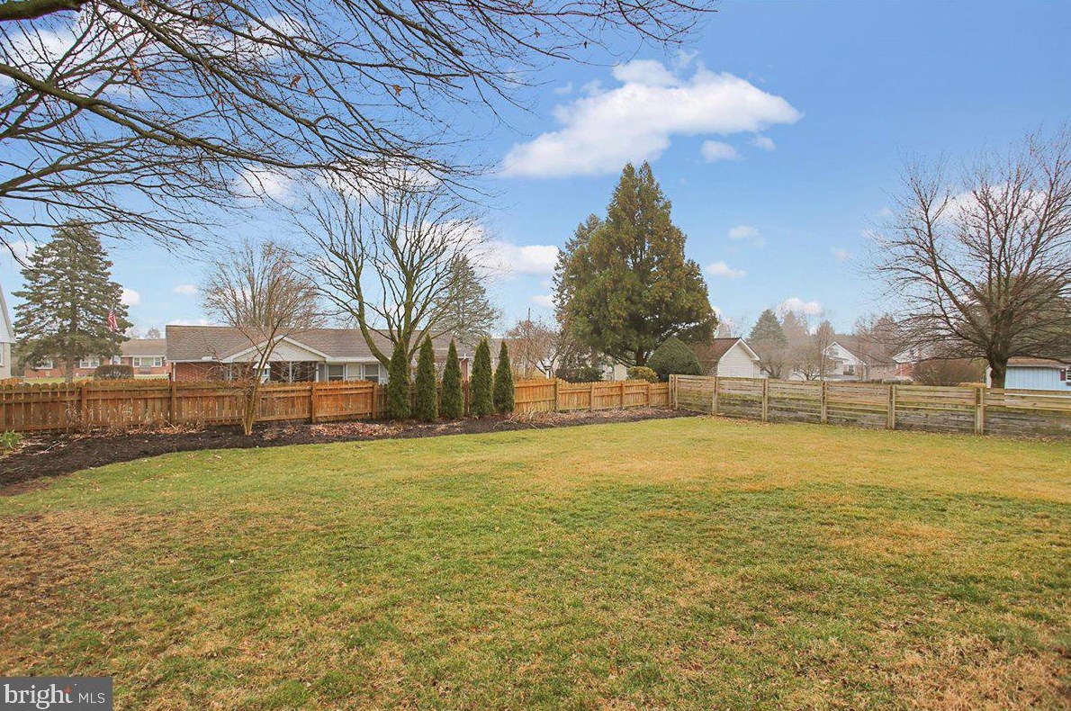 20 Brookfield Dr, Lebanon PA  17046-1800 exterior