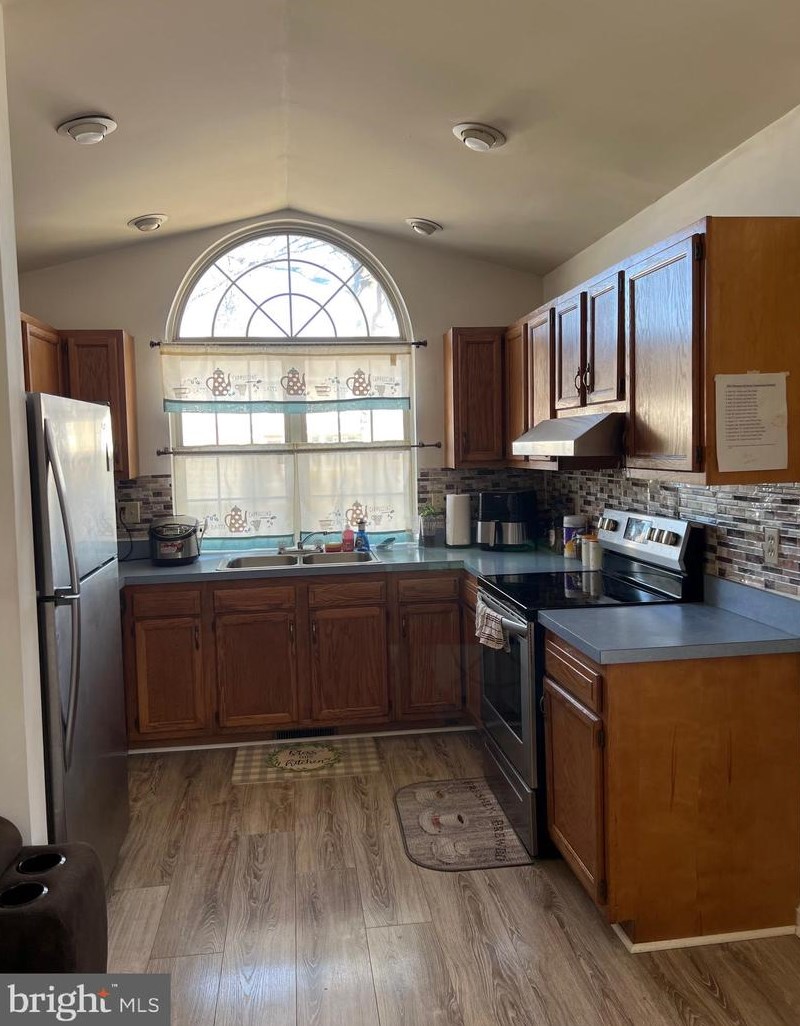 2016 Acorn Dr, Lebanon PA  17042-4600 exterior