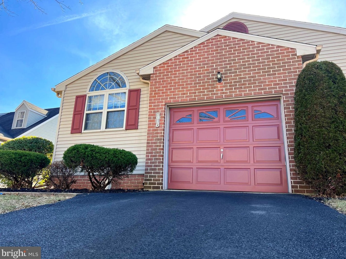 2016 Acorn Dr, Lebanon PA  17042-4600 exterior