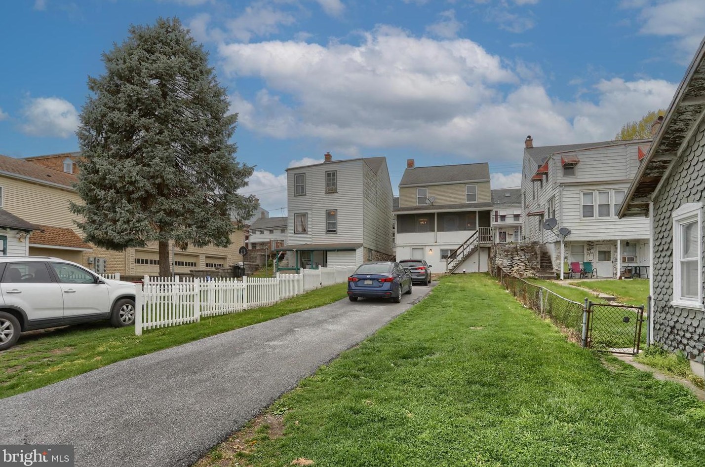 530 Maple St, Lebanon PA  17042-2535 exterior