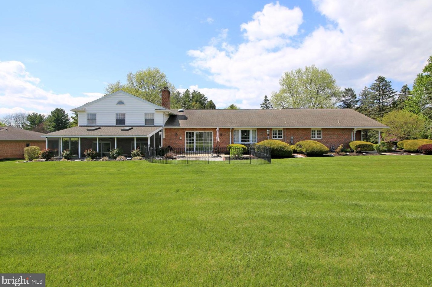 836 Tudor Ln, Lebanon PA  17042-6406 exterior