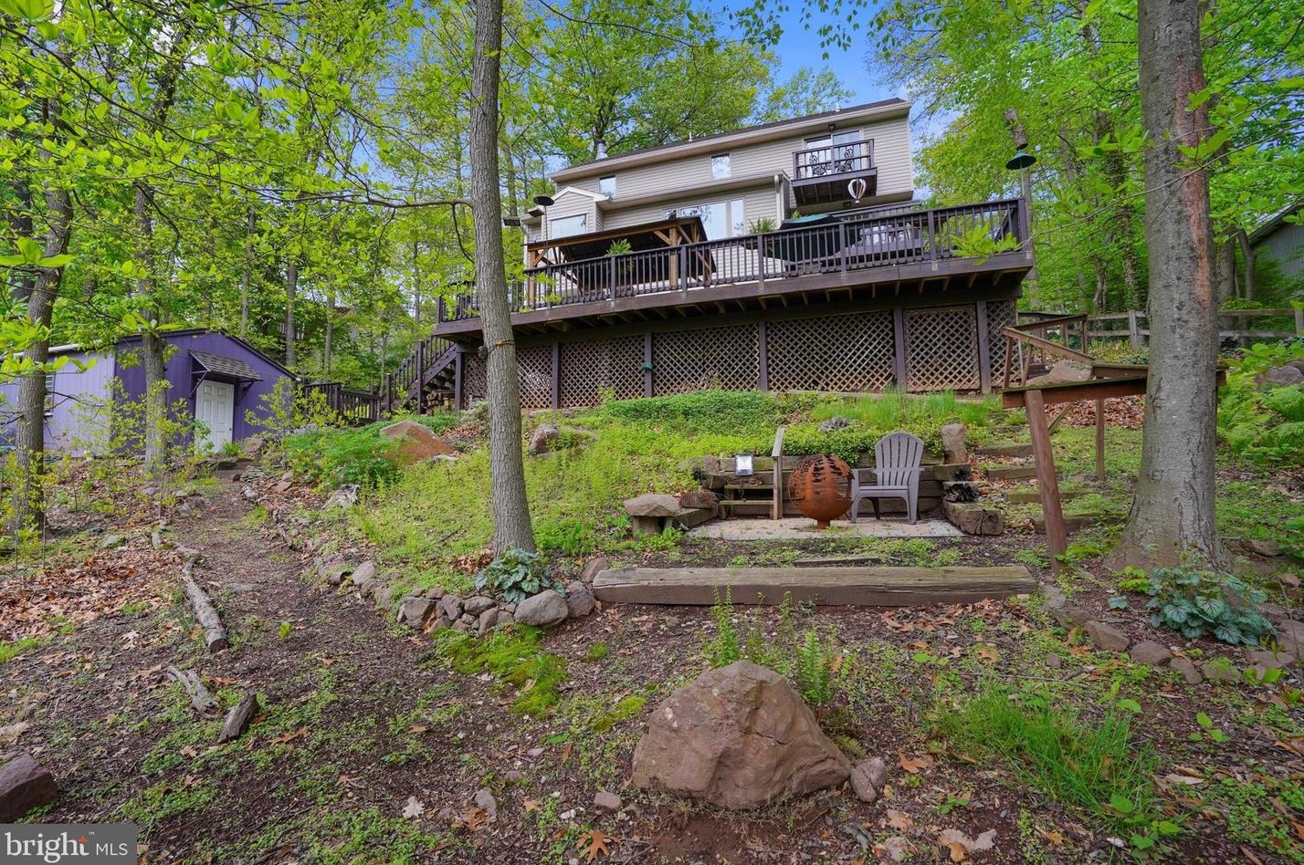 151 Timber Ln, Lebanon PA  17042-8976 exterior