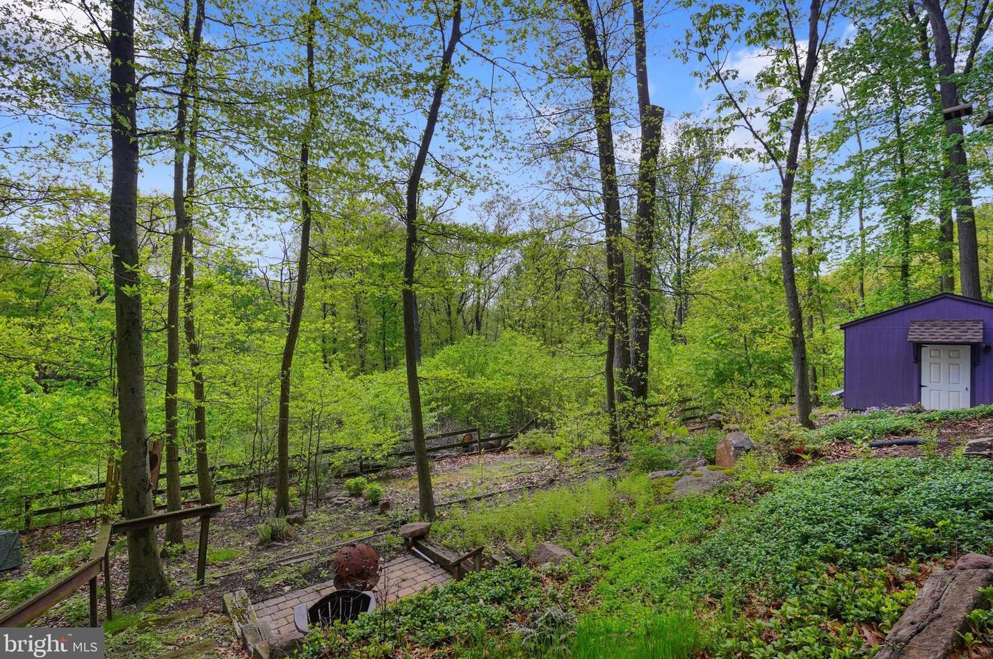 151 Timber Ln, Lebanon PA  17042-8976 exterior