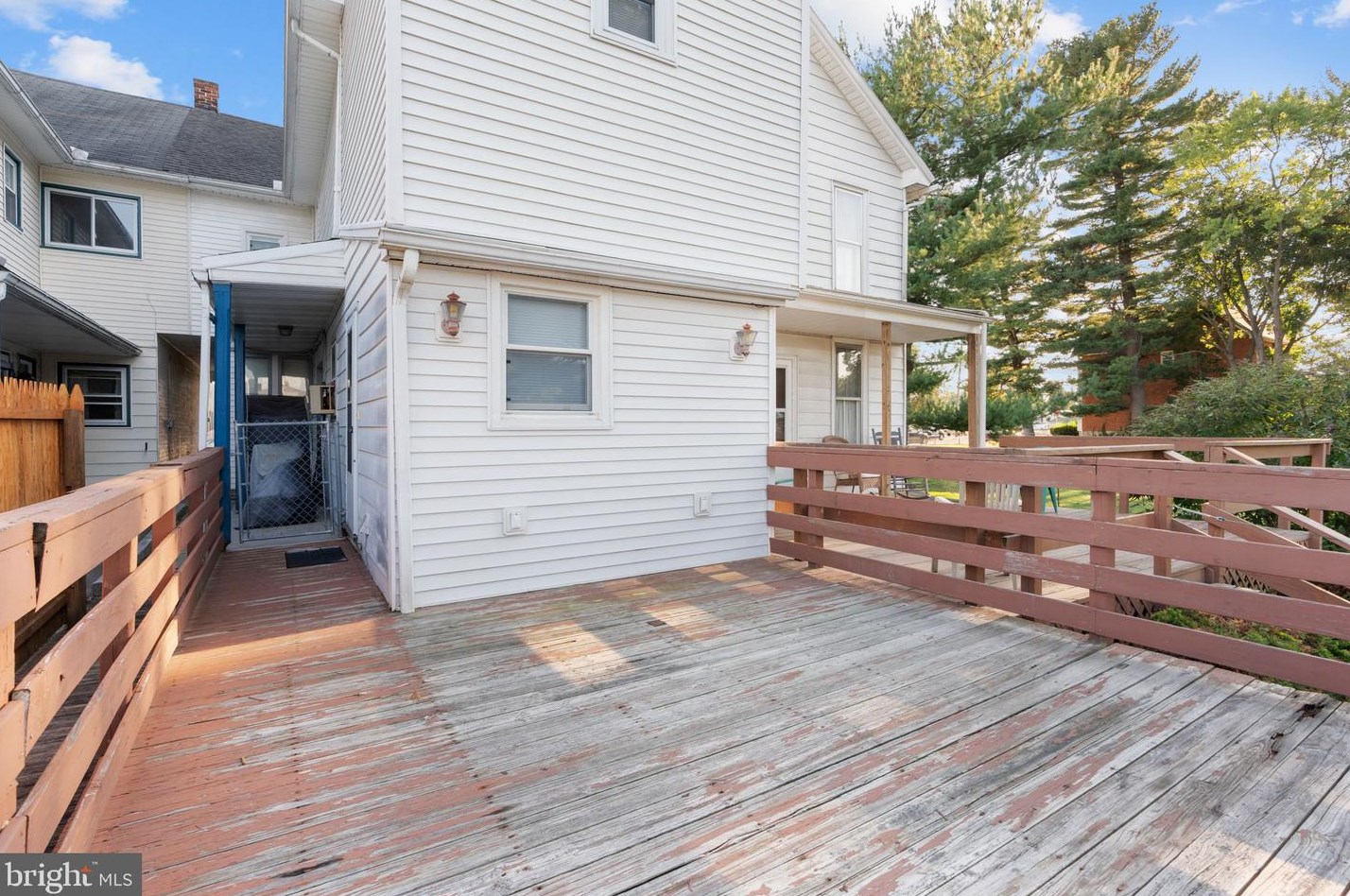 1823 Ctr St, Lebanon PA 17042-4447 exterior