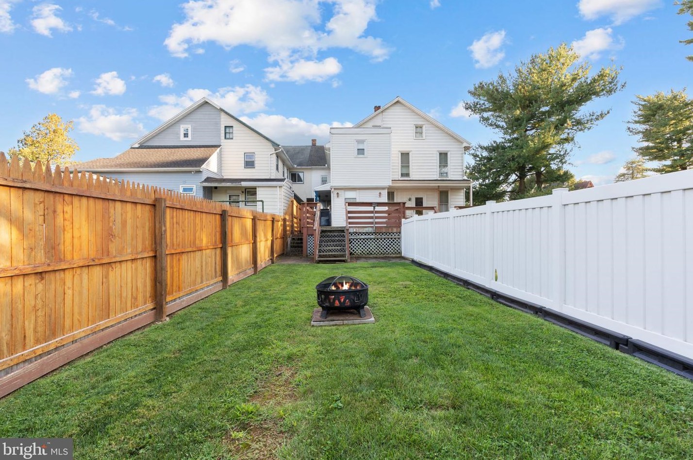 1823 Ctr St, Lebanon PA 17042-4447 exterior