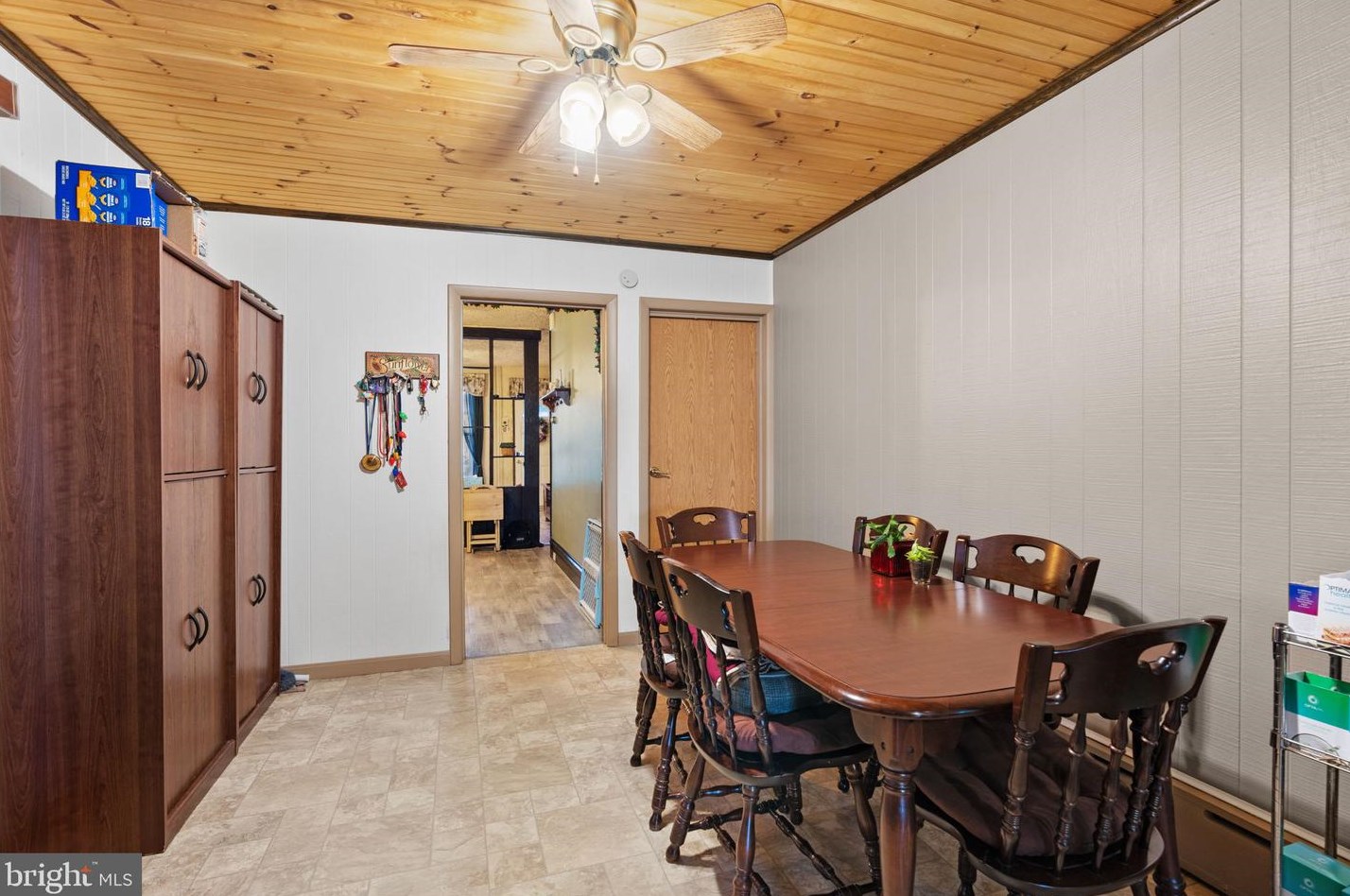 1823 Ctr St, Lebanon PA 17042-4447 exterior