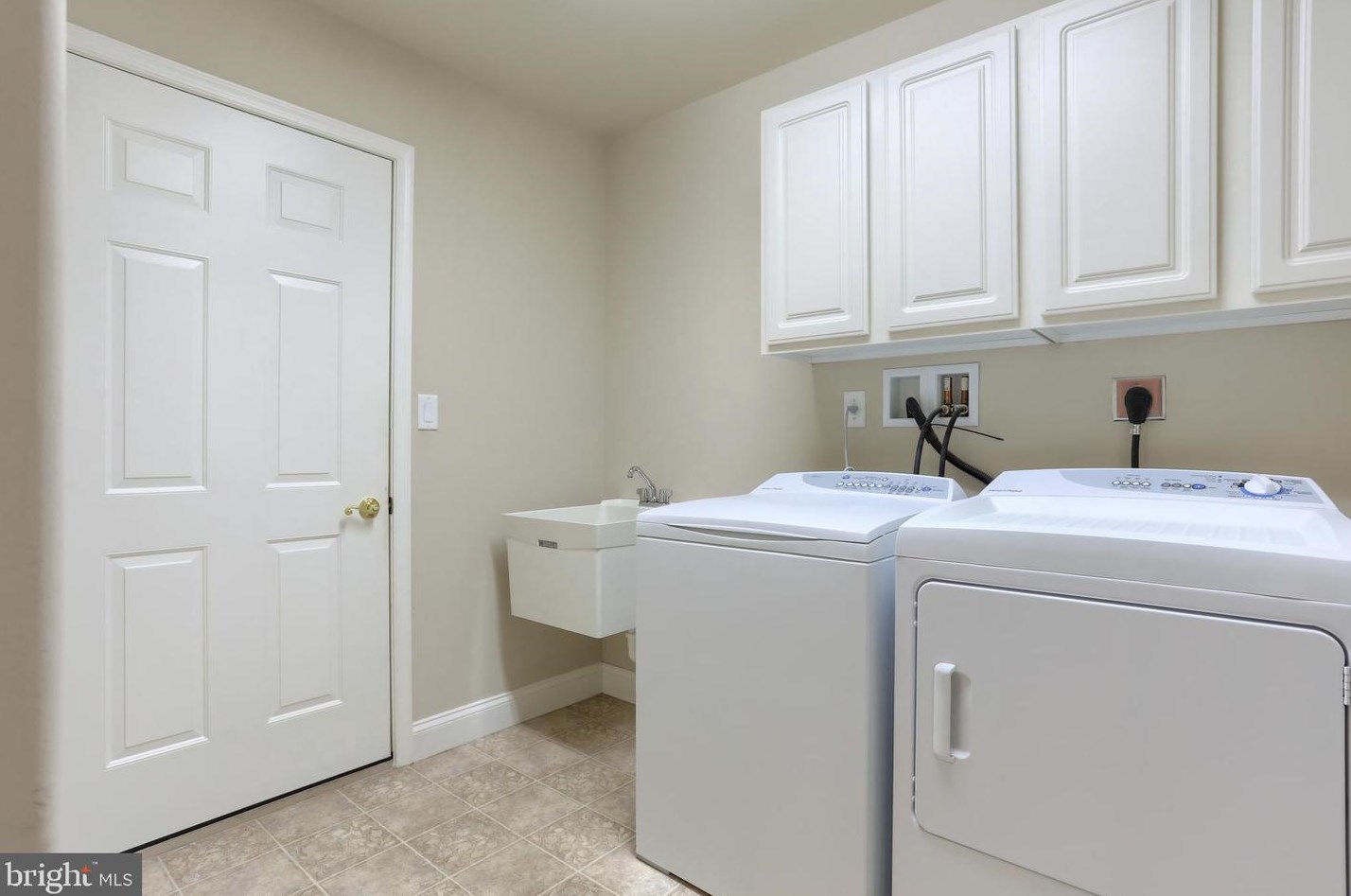 1023 English Dr, Lebanon PA  17042-9267 exterior