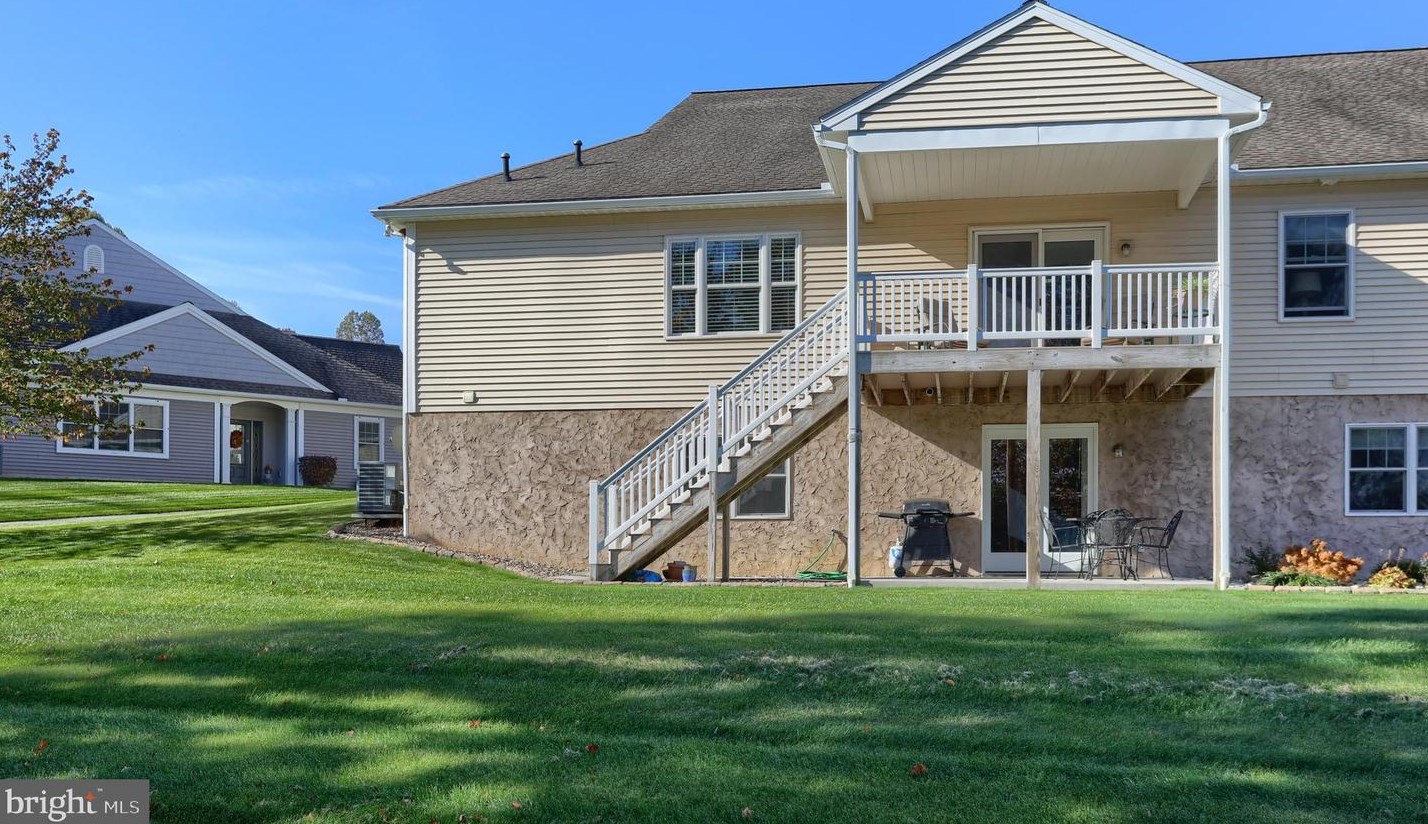 1023 English Dr, Lebanon PA  17042-9267 exterior