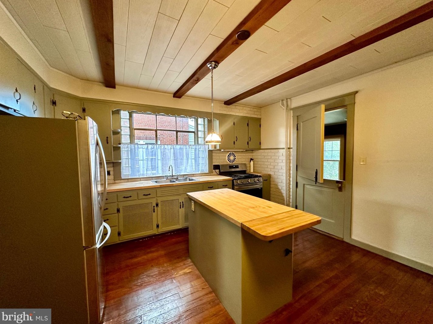 25 Hoke Ave, Lebanon PA  17042-6318 exterior