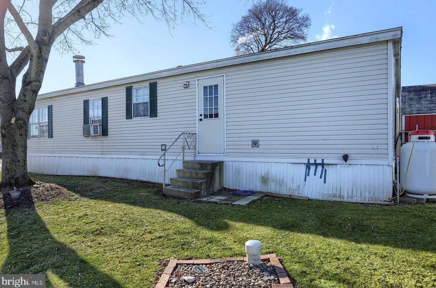 28 Green Acres Trailer Ct, Lebanon PA 17046-9222 exterior
