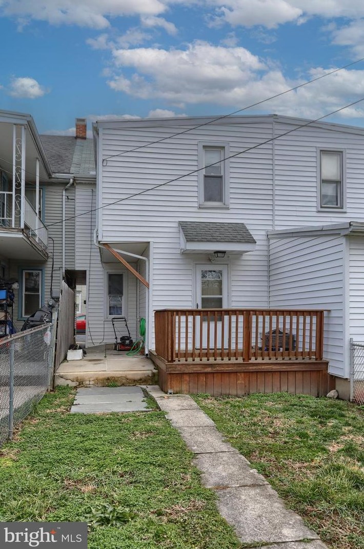 523 Spruce St, Lebanon PA  17046-3542 exterior