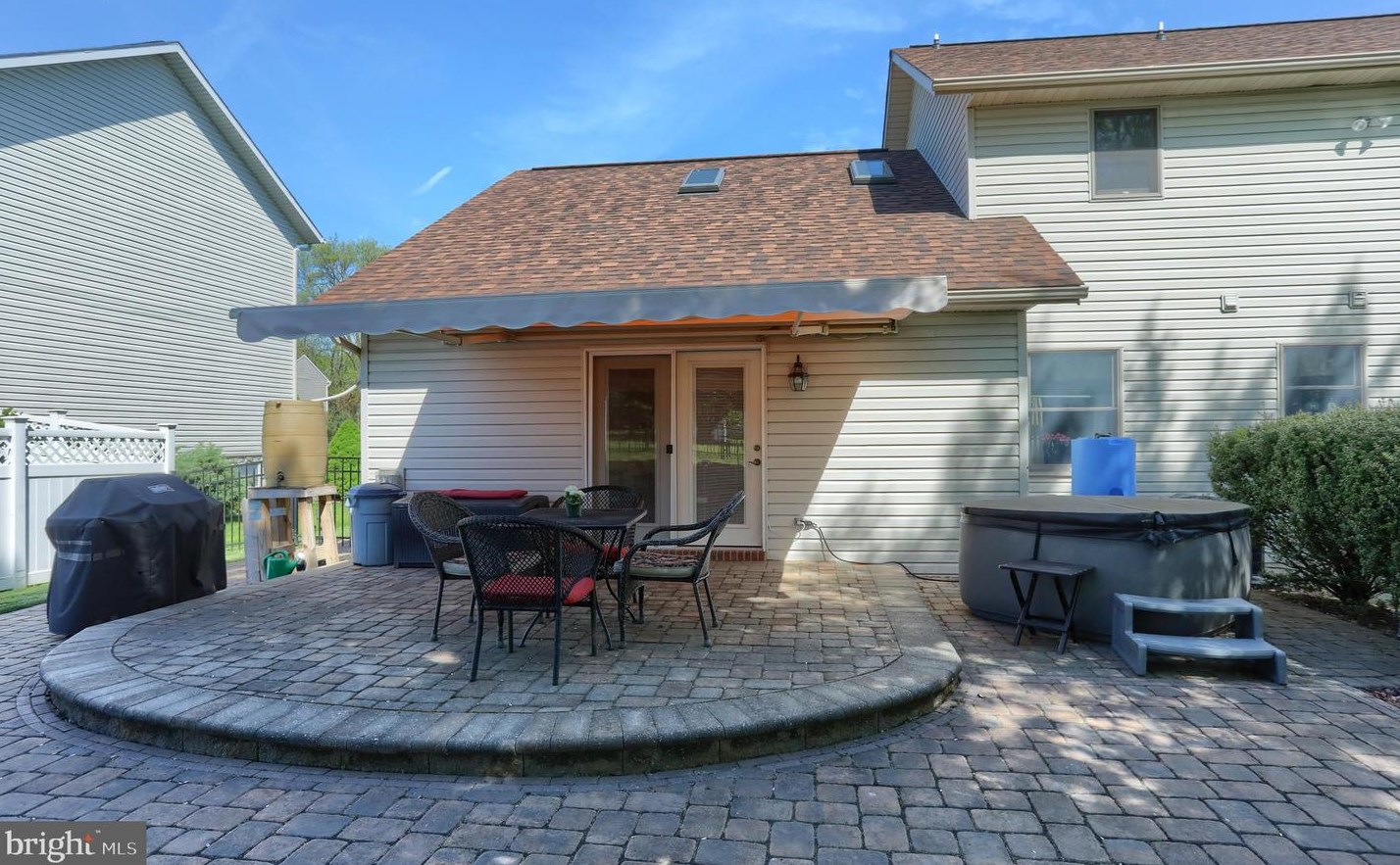 236 Weymouth Dr, Lebanon PA 17042-4159 exterior