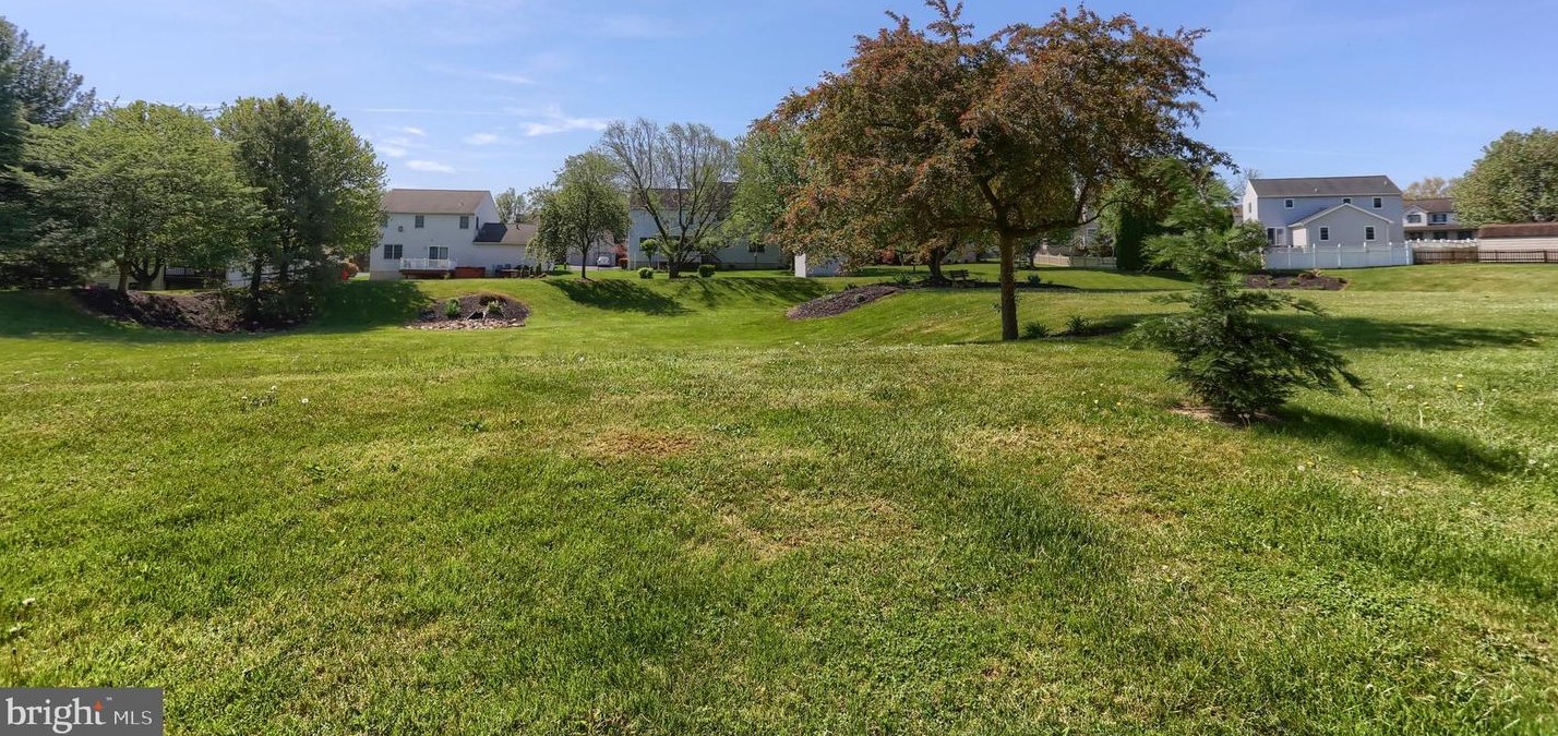 236 Weymouth Dr, Lebanon PA 17042-4159 exterior