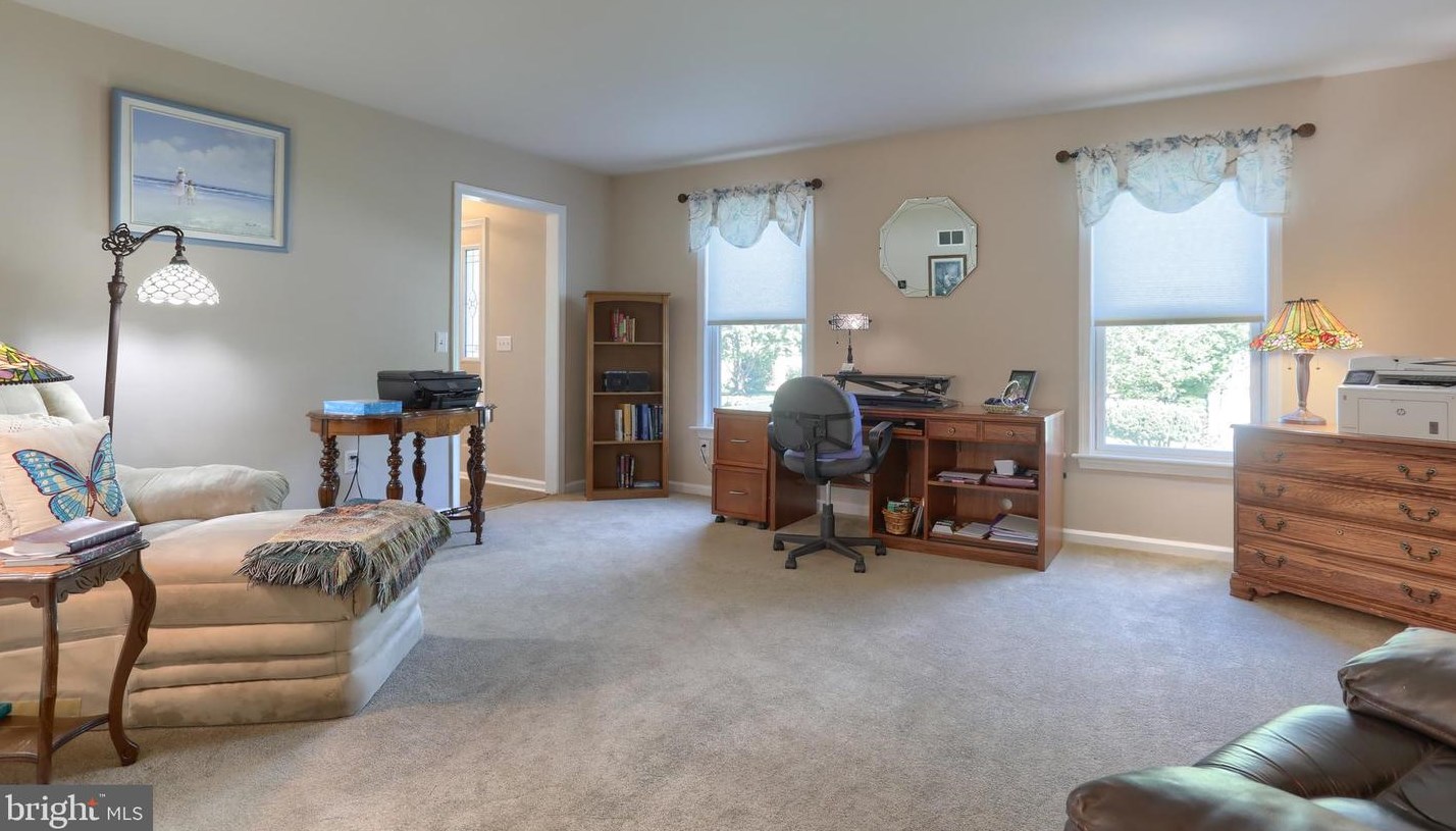 236 Weymouth Dr, Lebanon PA 17042-4159 exterior