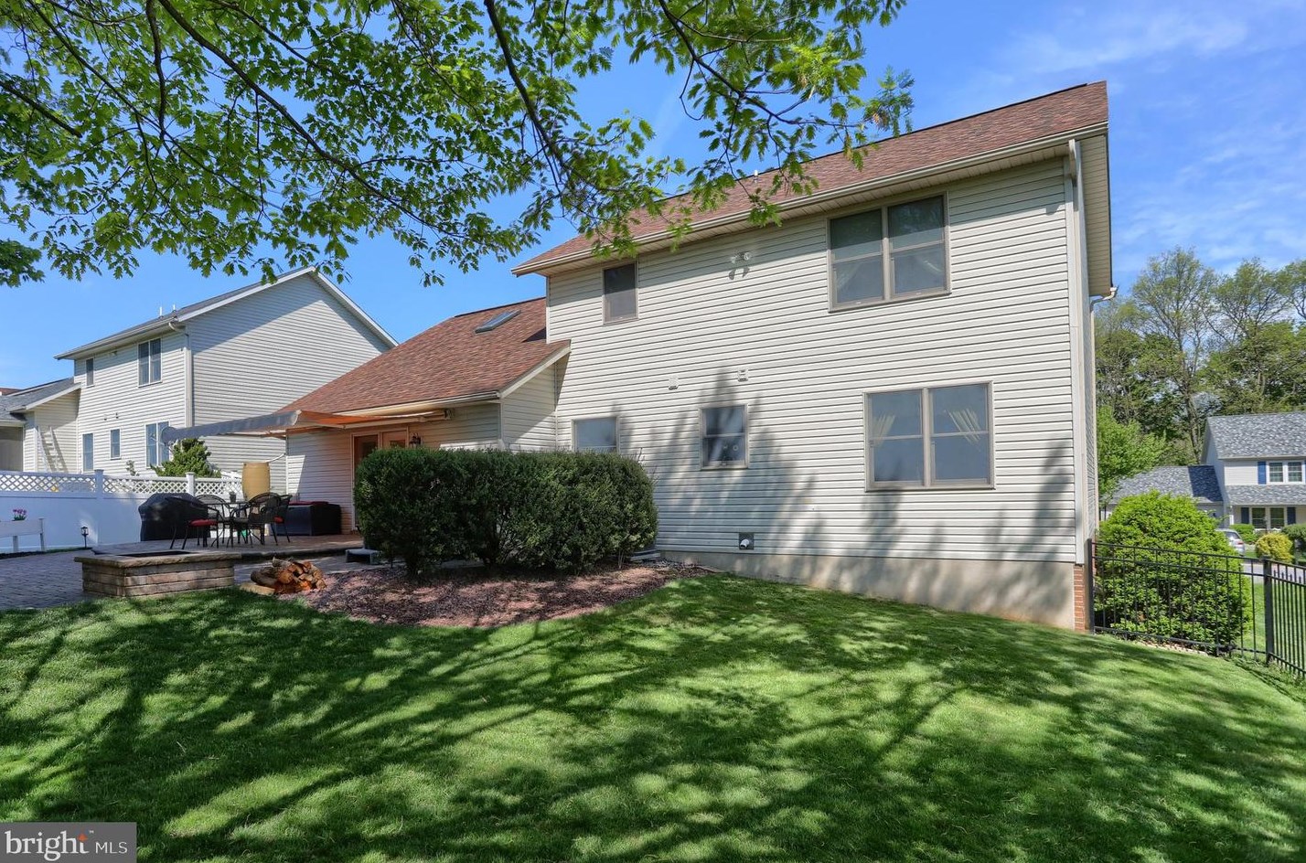 236 Weymouth Dr, Lebanon PA 17042-4159 exterior