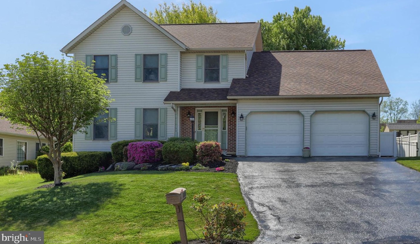 236 Weymouth Dr, Lebanon PA 17042-4159 exterior