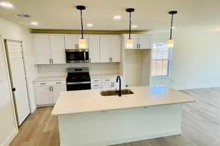 247 Gardenia Ln, Lebanon, PA 17042 - Photo 3