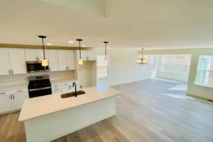 247 Gardenia Ln, Lebanon, PA 17042 - Photo 5