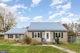 914 E Cherry St, Palmyra, PA 17078 - Photo 1