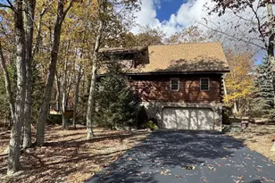 100 Gleneagles Dr, Hazleton, PA 18202 - Photo 3