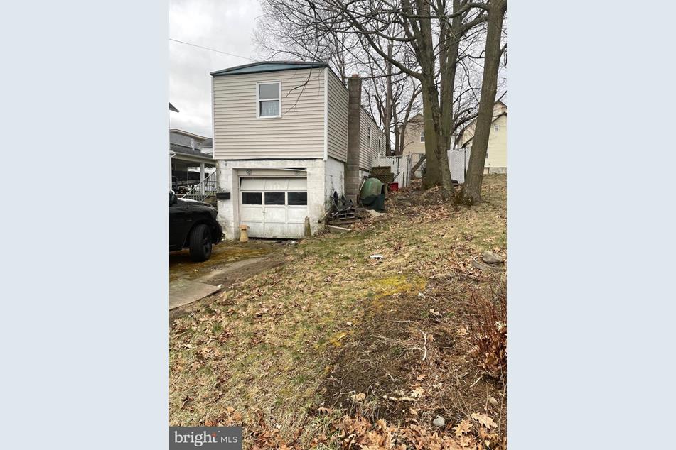 144 Pine St, Throop, PA 18512 MLS PALW2000150 Coldwell Banker