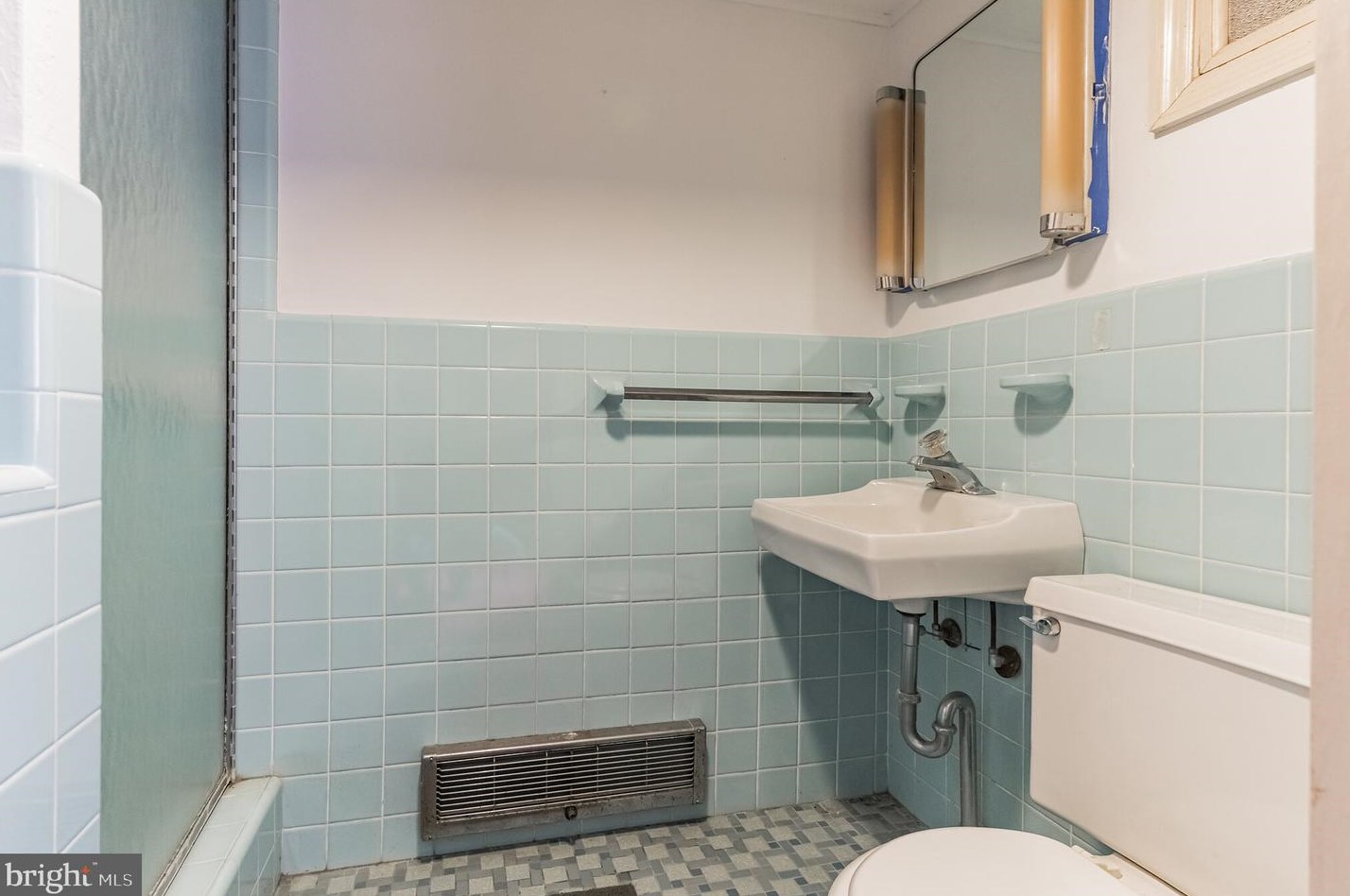 545 Lower State Rd, North Wales PA 19454-1318 exterior