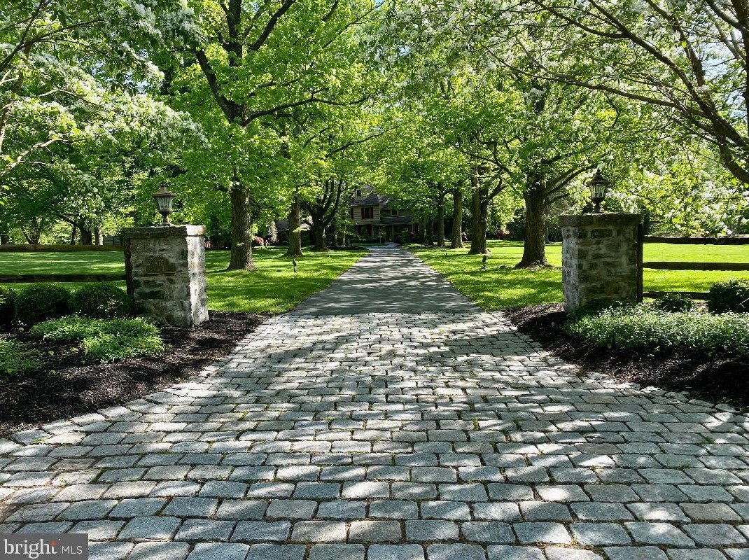 875 Lantern Ln, Blue Bell, PA 19422
