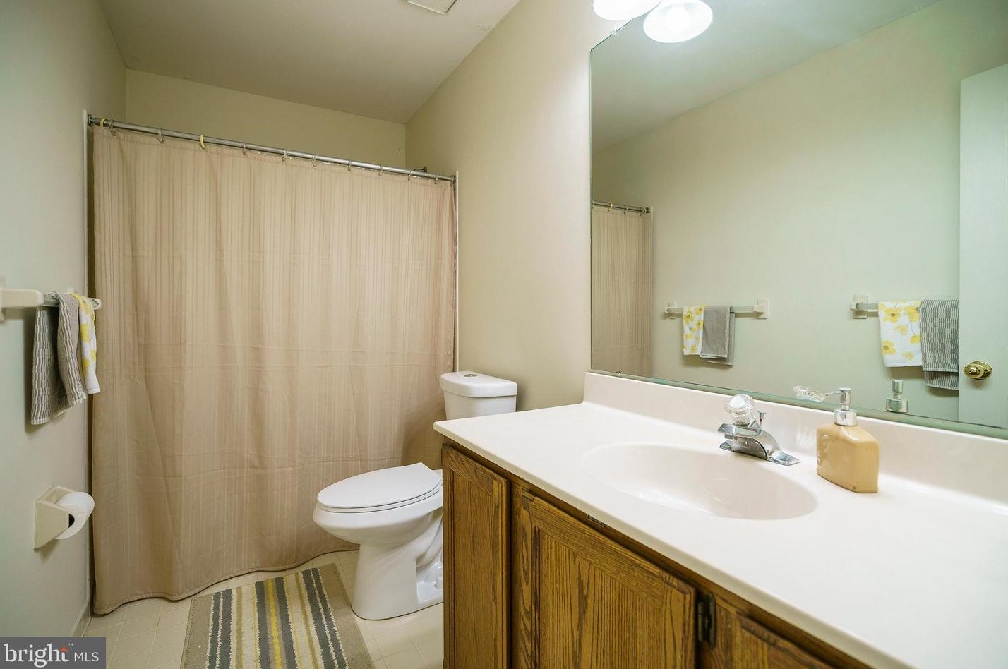 100 Mallard Dr, North Wales PA 19454-1191 exterior